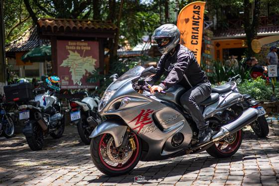SUZUKI HAYABUSA GSX1300RA SUZUKI HAYABUSA GSX1300RA